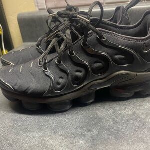 7.5 men’s Nike vapor max plus all black